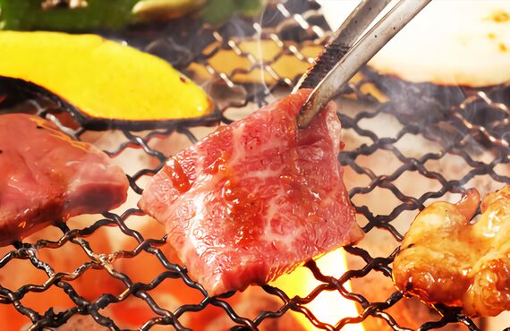 松阪駅近くにある焼肉店は伝統的な炭火焼きにこだわっております