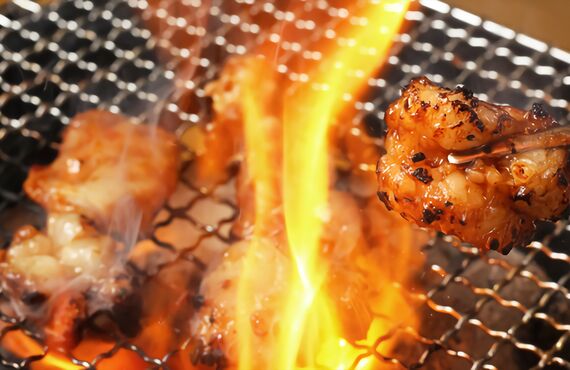 松阪駅が最寄りの焼き肉店では自慢のホルモンをおすすめしております